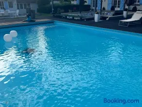 Agréable Propriété sur 10 ha avec piscine et tennis - Image 3