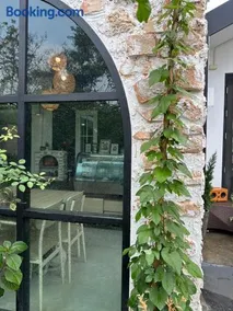 Apple house cafe - Image 5
