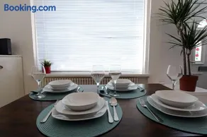 2-Bedroom House, Free Parking, High Speed Wi-Fi, Swinton Manchester - Image 3