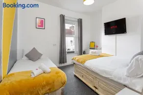 Comfortable Liverpool Townhouse - Close to City & Stadium - Image 5