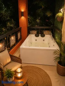 Jacuzzi Room in a shared Villa with Swimming pool - Image 1
