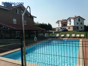 Apartamentos La Pradera de Isla - Image 1