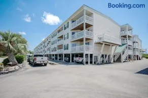 OW 4101 by Oak Island Accommodations - Image 1