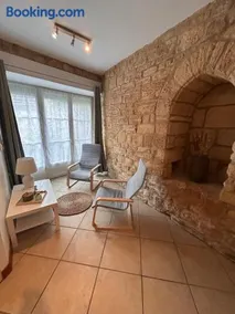 Petite maison au pied du château - Image 1