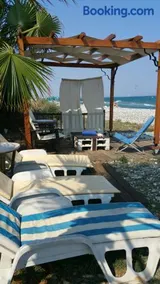 Aquarian Beachfront Apartment - Image 4