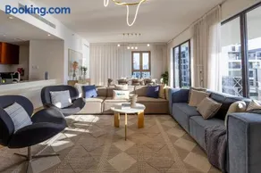 HiGuests - Experience Coastal Elegance at La Rive 2 in La Mer - Image 2