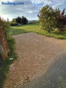 Petite maison en pierre au calme avec extérieur - Image 2