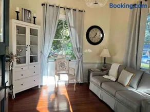 Historic Summerville Dwtn extended stay 30 day min - Image 1