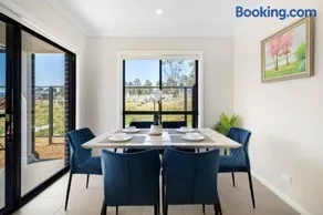 Relaxing Two-Level Retreat in Austral, NSW - Image 1