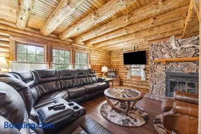 8BR 5BA Huge Dog Friendly Log Cabin near Wisconsin Dells and Lake sleeps 25plus - Image 1