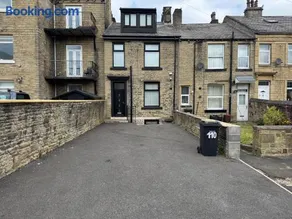 Luxury 3-Bed House-Jaquzzi Bath-Private Parking- suitable for contractors - Image 2