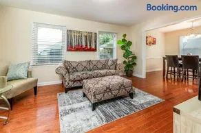 Centrally Located Spacious Abode - Image 4