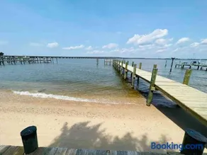 Waterfront Getaway with Pier - Sleeps 10, 4 bedrooms - Image 2