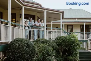 Palatial Queenslander for Groups of Family & Friends! - Image 4