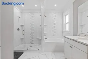 Big Modern Home with Ample Parking - Image 2