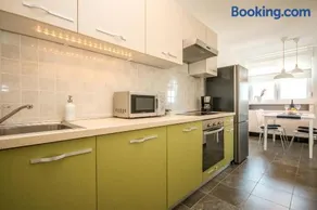 Hendrix Bridge Apartment - Image 5