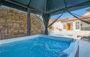 Lovely Home In Pula With Sauna - Image 2