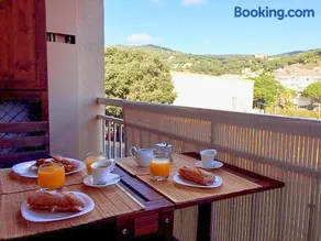 Coast apartment near Barcelona - Image 1