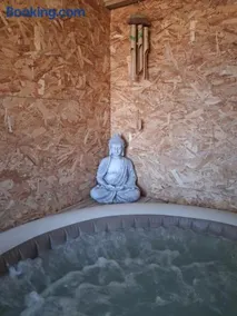 Roulotte et Jacuzzi de Rachel au Domaine du Reuze - Image 2