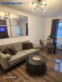 Cozy 2 bedroom Home Near Bham Airport & NEC - Image 3