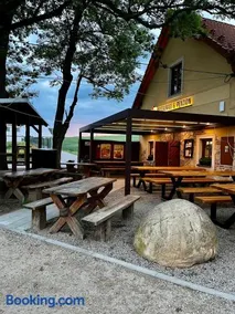 Restaurace & Penzion U Tří Jasanů - Image 2