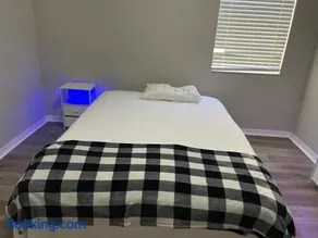 Dolphin Room - Image 5
