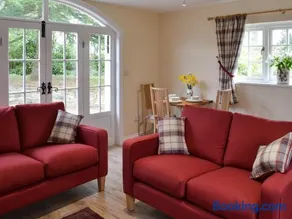 Holly Cottage - Image 2