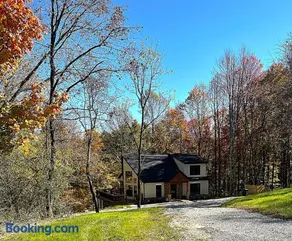 The Quana - Hot tub, fire pit, and Huge Entertainment Area - Image 4