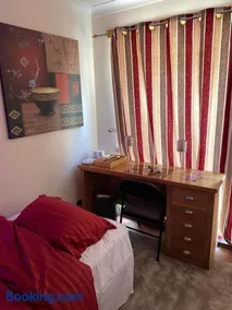 Large Stylish 3 Bedroom in Chatham - Image 2