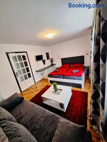 Iskolakert Apartman - Image 1