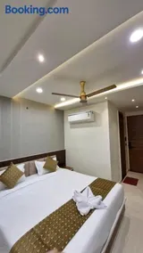 Hotel Akshara Inn - Image 1