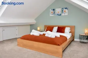 Cosy yet spacious, 3BR, Parking, Village Location - Image 5
