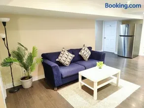 Family-Friendly Spacious 2BR Cozy Basement Suite - Near Attractions - Sleepsn5 - Image 2