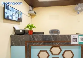 Hotel Oasis Inn -100 feet Road - Image 3