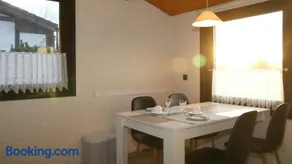 Casa accogliente e familiare con giardino, griglia e terrazza | Vista sul lago | Accetta animali domestici - Image 2