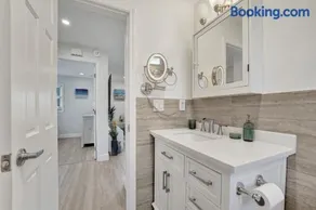 Private Room in Spacious 3-Bedroom Home - Image 3