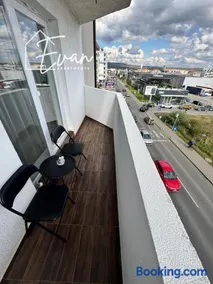 Shopping City Apartment by Evan Apartments - Image 2