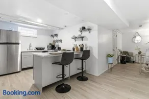 Spacious & Comfortable Stay Near EWR APT NYC Mall - Image 3