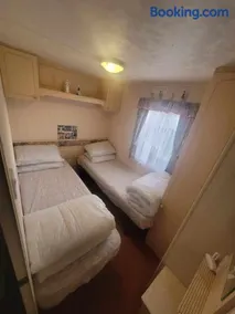 S313 3 bed caravan Golden Palm - Image 1