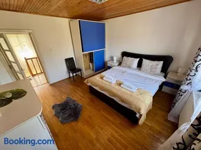 Cozy Villa with a Beautiful View, Terrace and Nature - Image 3