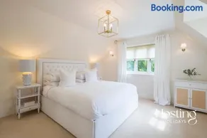 Magnolia Lodge - 4 Beds Fabulous Garden Parking - Image 3