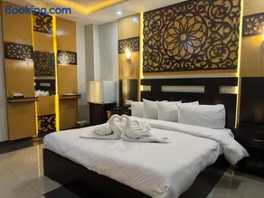 Crystal Crown Hotel - Image 2