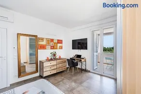 Castelletto with two suite apartments & pool & park free - Image 1