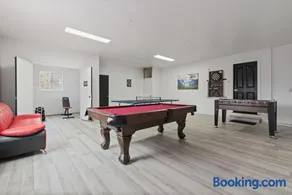 Luxury Family Villa Sleeps 20 - Image 3