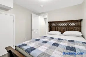 Cozy Ancaster Hamilton Apartment - Image 3