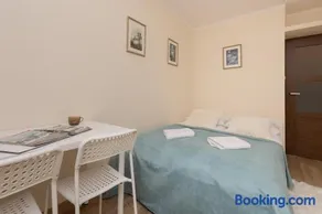 Dickens St Apartment Warsaw by Noclegi Renters - Image 1