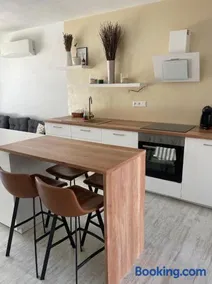 Sunny apartment on the lakes - Image 1