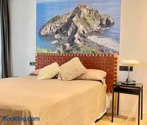 SMALL LUX BEACHCITY LONG STAY FREE PARKiNG - Image 1