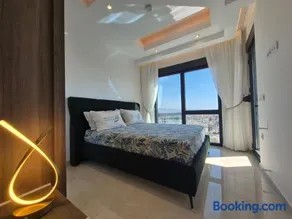 Luxury apartment with panoramic sea view emerald - Image 3