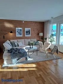Villa with hot tub and sauna - Image 4